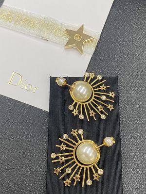 Quality Di*r luxury fashion earrings women earrings.Top quality.Year 2025 New Collection Anti-Allergy.CD earring collection factory