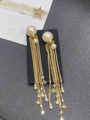 Quality Di*r luxury fashion earrings women earrings.Top quality.Year 2025 New Collection Anti-Allergy.CD earring collection factory