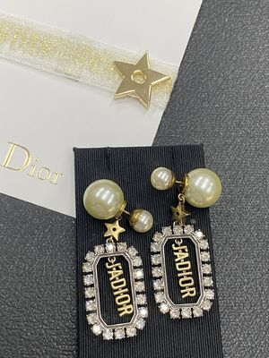 Quality Di*r luxury fashion earrings women earrings.Top quality.Year 2025 New Collection Anti-Allergy.CD earring collection factory