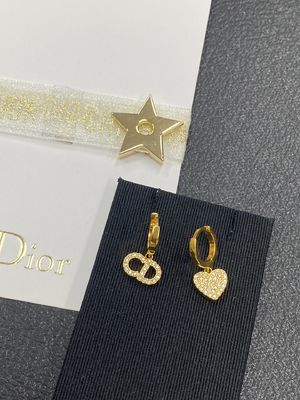 Quality Di*r luxury fashion earrings women earrings.Top quality.Year 2025 New Collection Anti-Allergy.CD earring collection factory