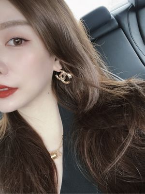 Quality Gold Tone 3D Asymmetric Double C Earrings 22C Retro Design factory