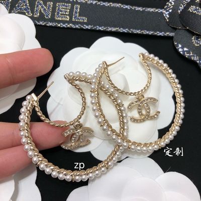 Quality Asymmetric Double C Pearl Earrings 18k Gold Plated 15-20mm Size Double C Stud Earrings factory