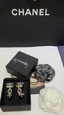 Quality Exquisite Luxury Jewelry Earrings Luxury Diamond Stud Earrings With Contemporary Look factory