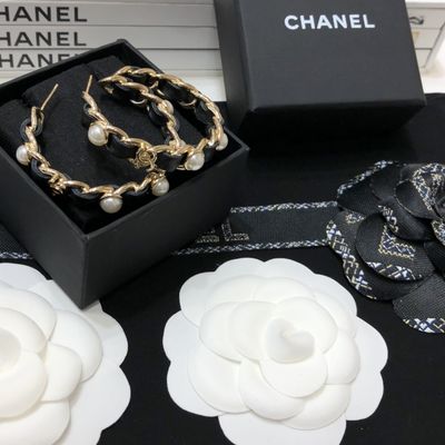 Quality Customized Black Pearl Stud Earrings PU Leather Anti Allergy Finish Luxury Earrings factory