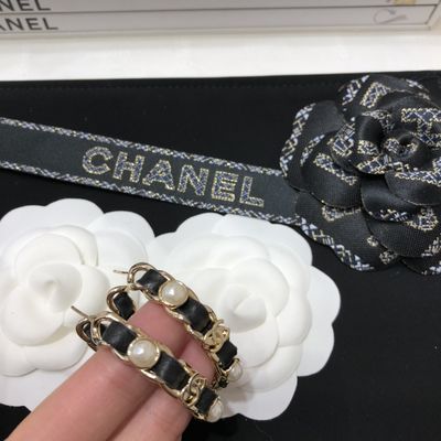 Quality Customized Black Pearl Stud Earrings PU Leather Anti Allergy Finish Luxury Earrings factory