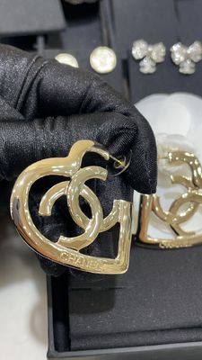 Quality Heart shaped Double C Earrings 15-20mm Size hollow factory