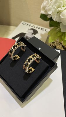 Quality 15mm Size Luxury Hoop Earrings Light Gold Sheepskin Leather With Rhinestones factory