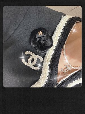 Quality Black Enamel Floral Brooch Copper Luxury Brooch Anti Allergy Lightweight factory