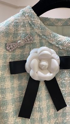 Quality Floral Brass Luxury Brooch Pin Gold Plated Medium Size With Diamonds 20g factory