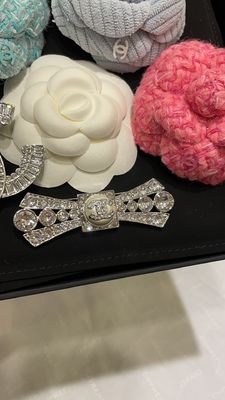 Quality Floral Brass Luxury Brooch Pin Gold Plated Medium Size With Diamonds 20g factory