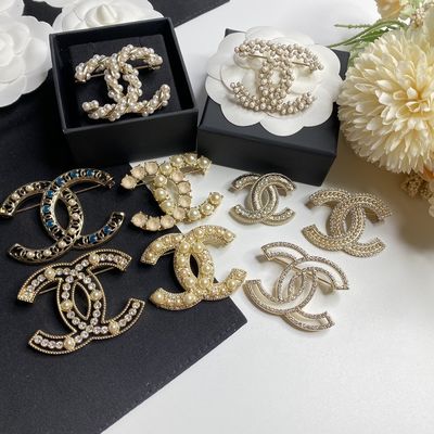 Quality 18K Gold Plated Luxury Brooch With Diamond Double C Style In VS1 Clarity factory