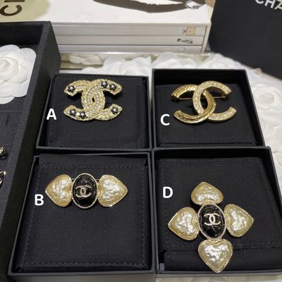 Quality Beautiful Diamond Silver Brooch High End Brooch Sophisticated factory