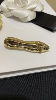 Quality Anti Allergy Diamond Drop Brooch High Heeled Broock Shape For Women factory