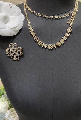 Quality Hollow Out Luxury Brooch Pin Heart Clover Brooch 18K Gold Plated With Diamond factory