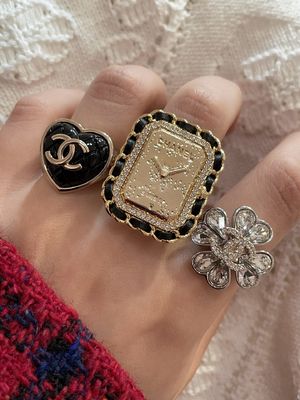 Quality Elegant 18K Gold Plated Square Ring with Swarovsk* Diamond and Leather-Wrapped Chain factory