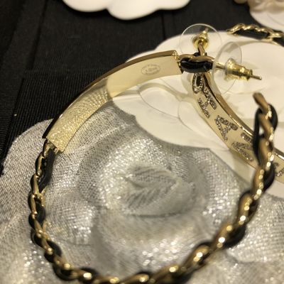 Quality Black Cowleather Swarovsk* Diamond Statement Earrings with Push Back Closure factory