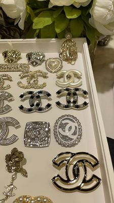 Quality Limited Edition Small Brass Brooch Pin with Shoes Design for Autumn/Winter Collection factory